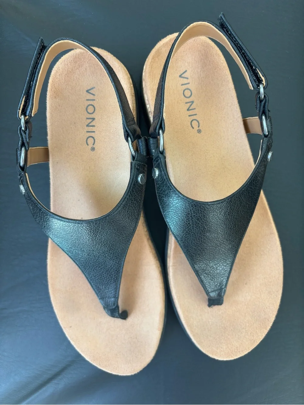 Vionic black leather sandal size 8